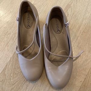 Capezio tan jazz shoes